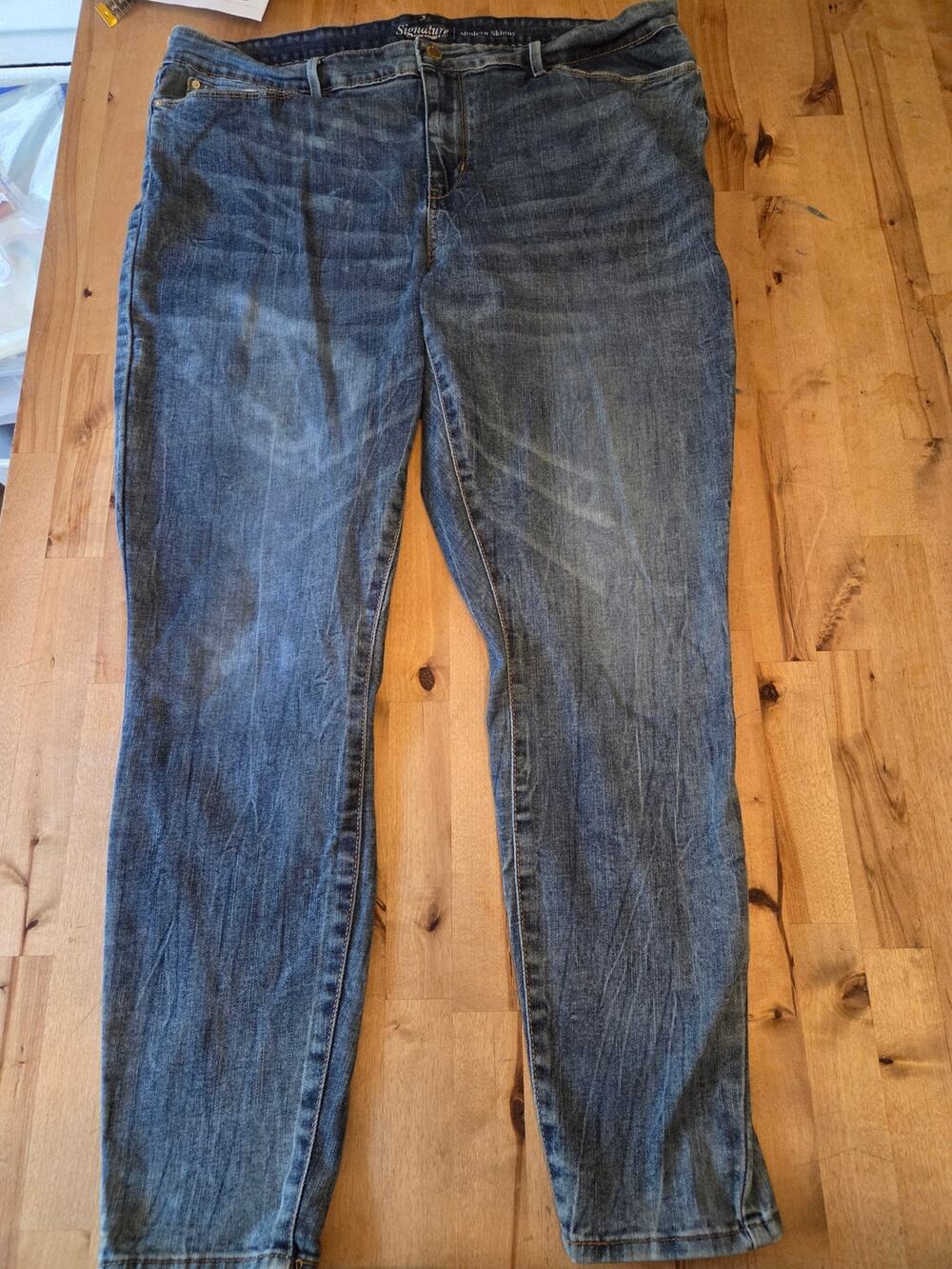 Signature by Levi Strauss & Co. Women's Plus Modern Skinny Jeans - Size 20 (W35)